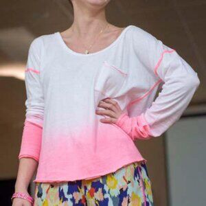 WE THE FREE OVERSIZED WHITE AND PINK OMBRÉ LONG SLEEVE TOP SIZE M